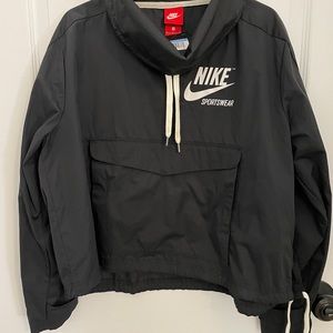 Nike anorak women’s size M